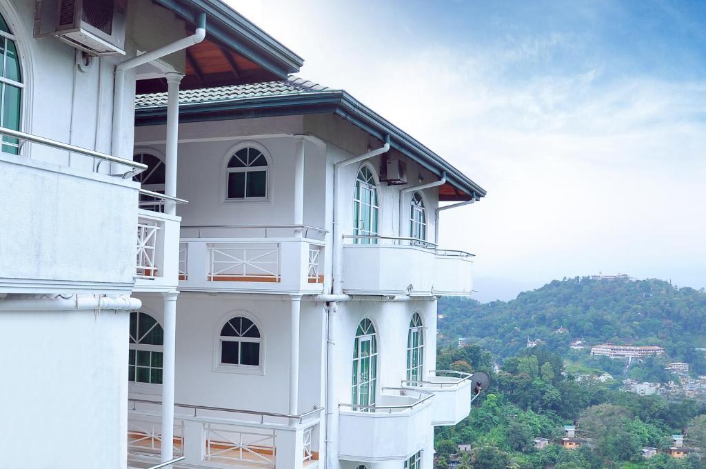 The Peak Pavilion Kandy Bagian luar foto