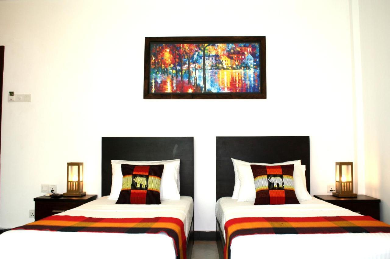 The Peak Pavilion Kandy Bagian luar foto