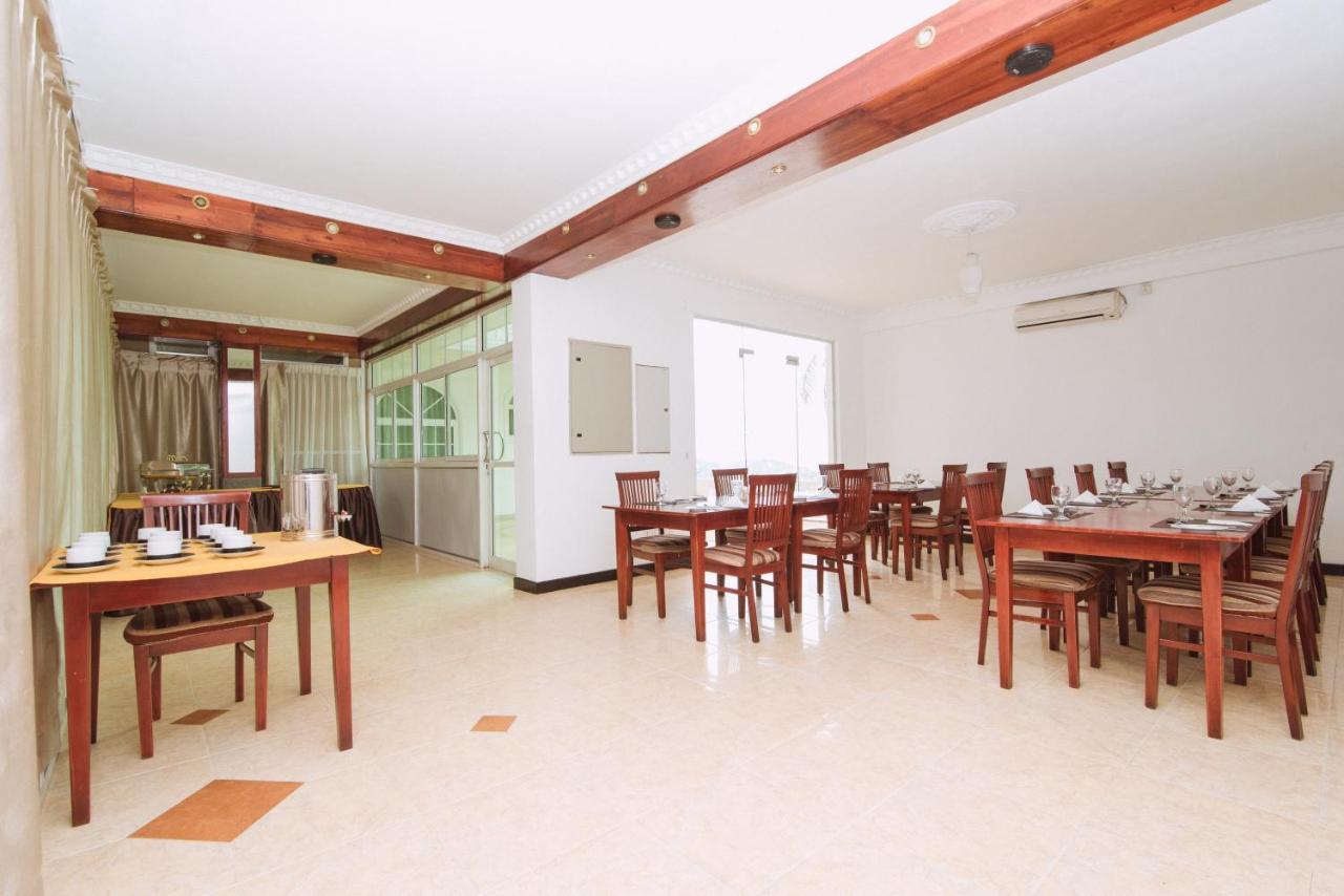 The Peak Pavilion Kandy Bagian luar foto