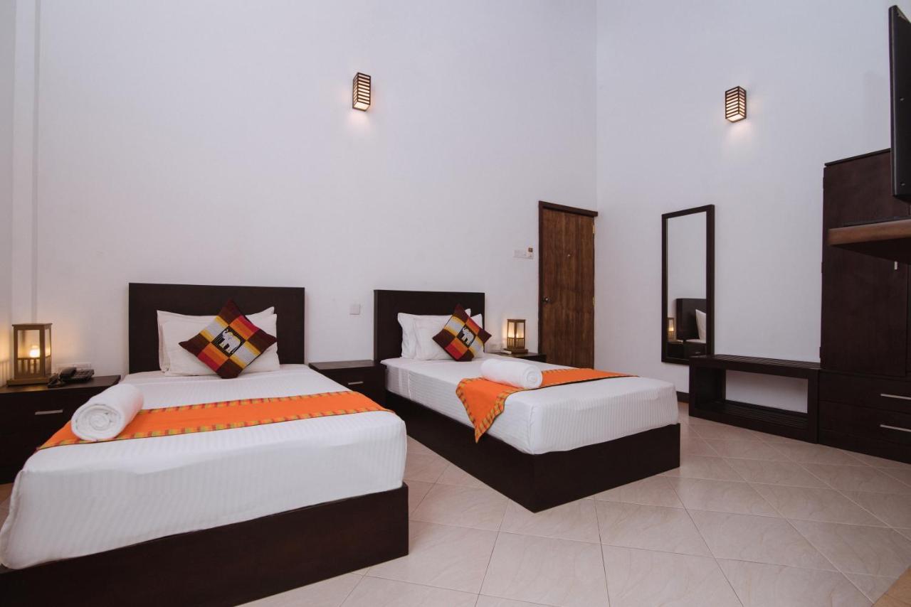 The Peak Pavilion Kandy Bagian luar foto
